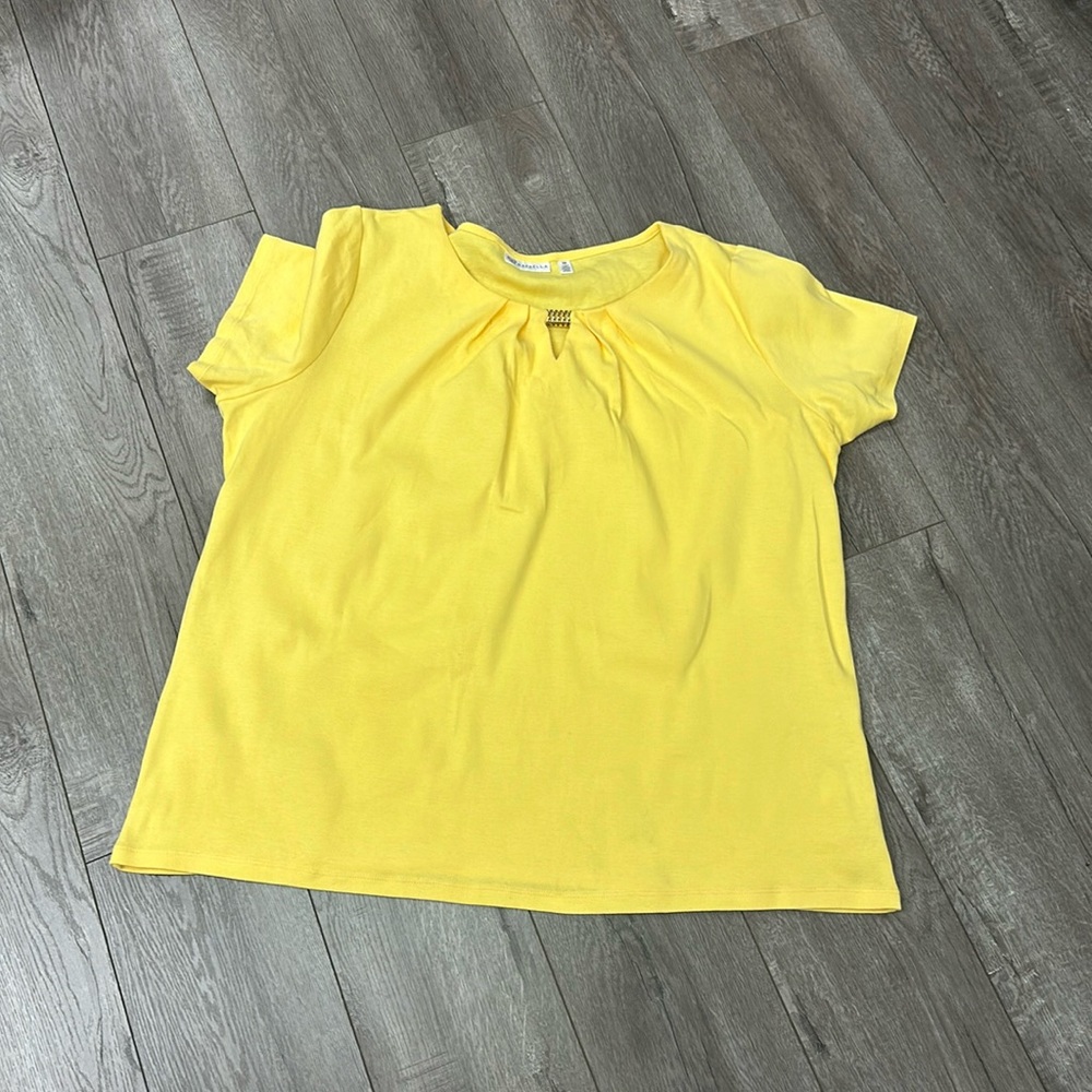 Rafaella plus size yellow dress top size 2X with little gold piece in the middle